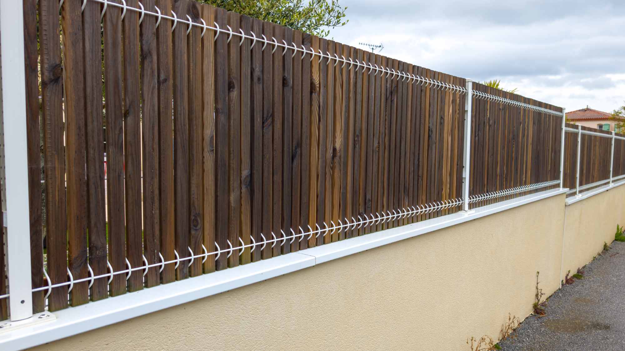 Aluminium fencing